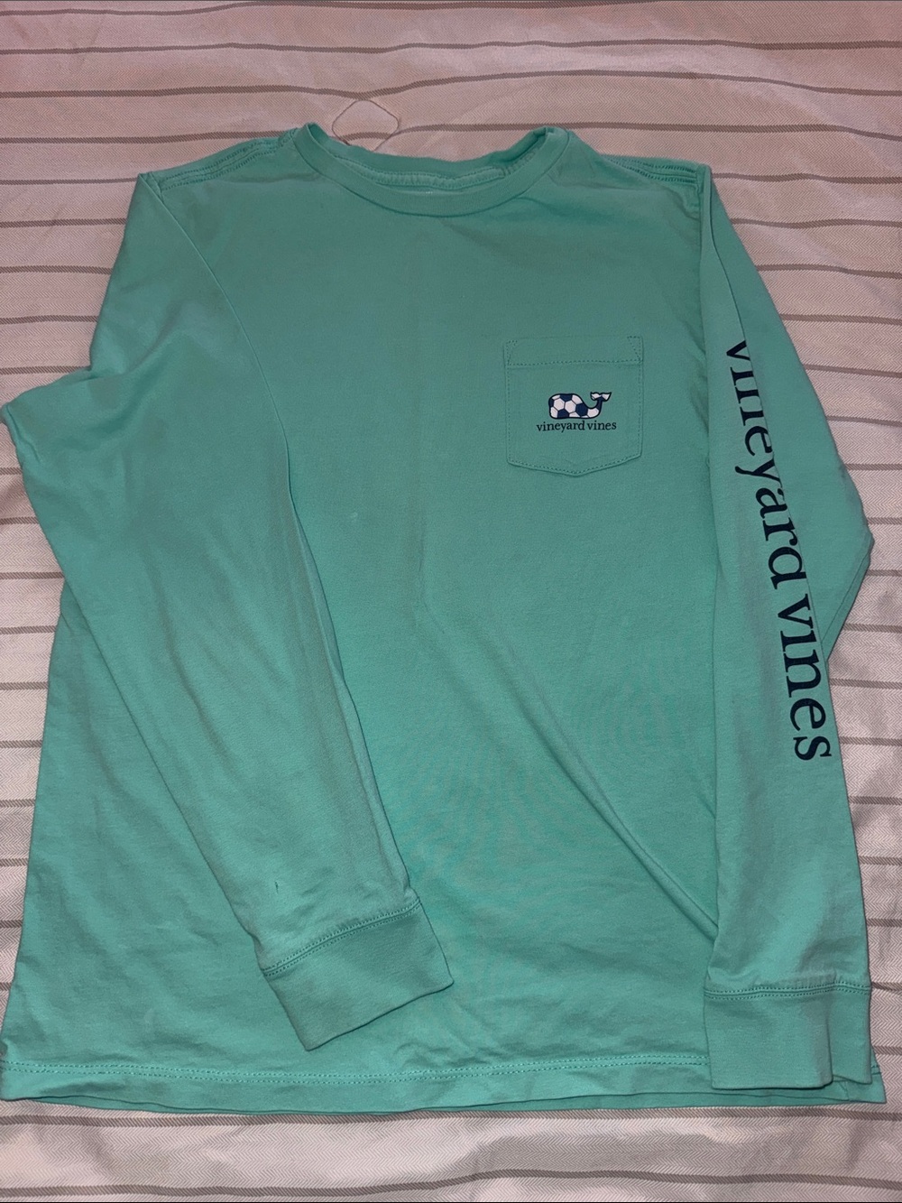 Vineyard Vines Long Sleeve Pocket Tee in Seafoam. Kids size medium 12-14 soccer